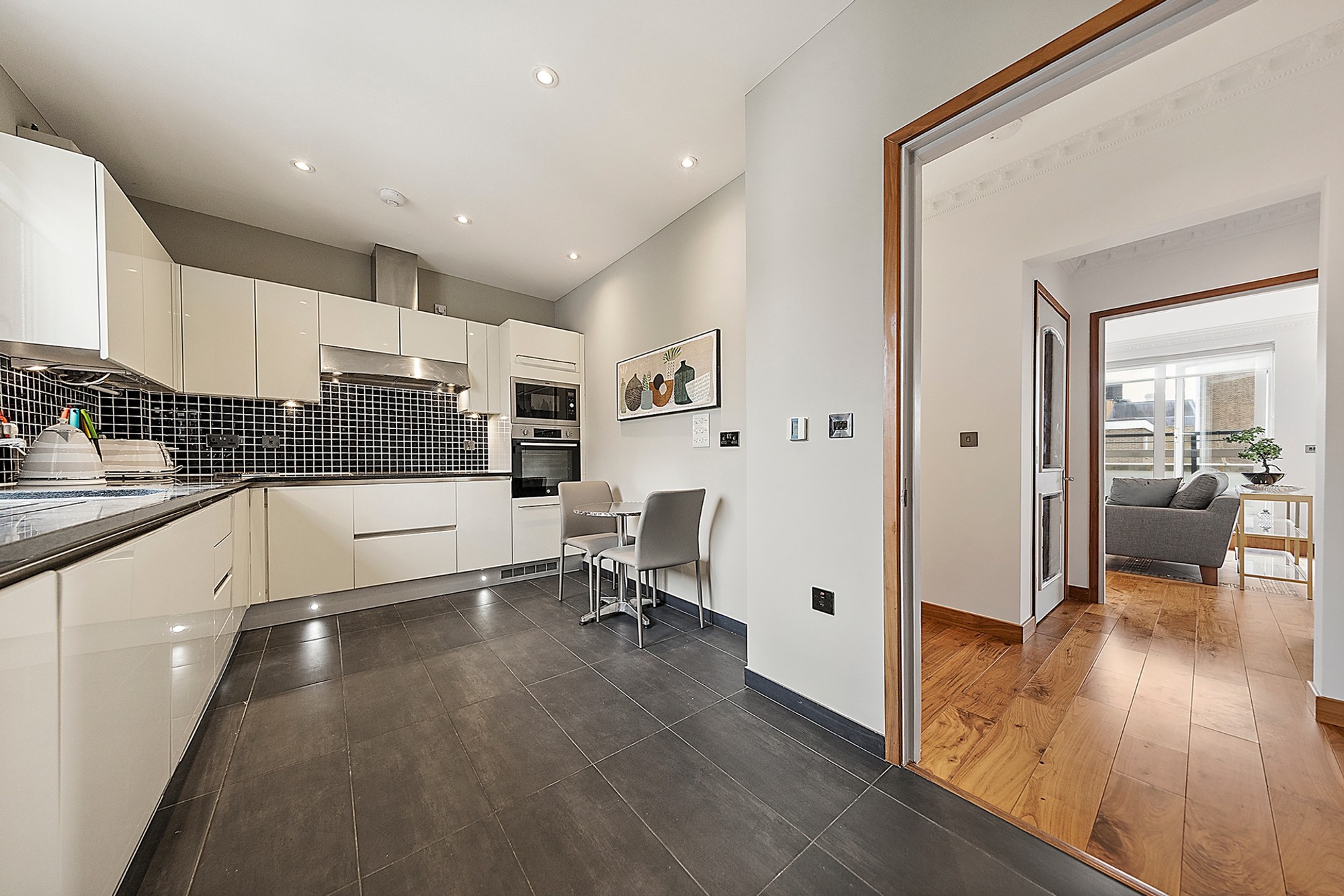 000da527-e53d-4ea1-a040-9a17eb5c30a6-2000