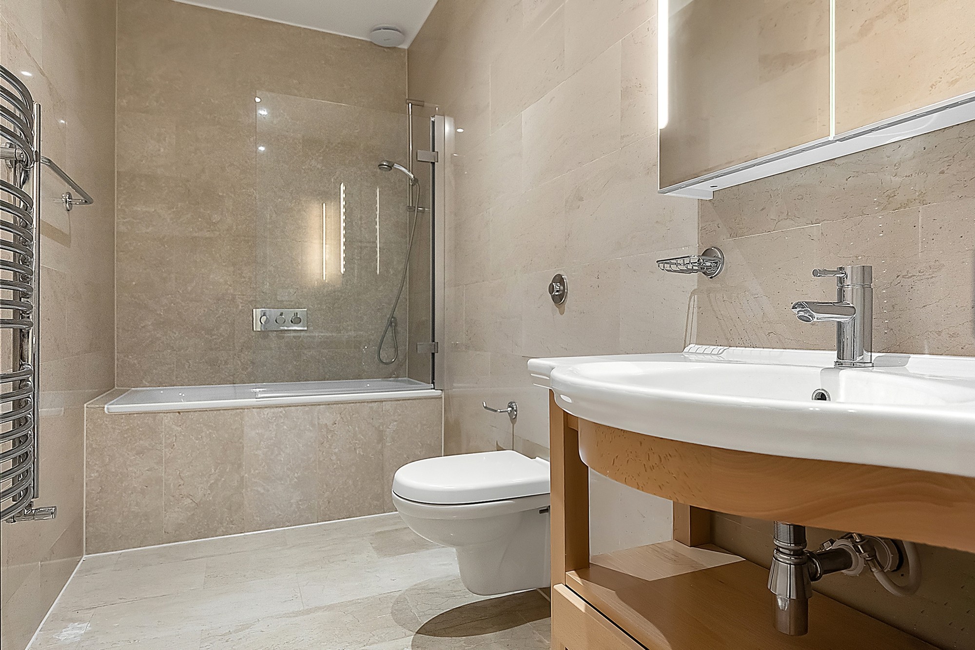 150496b6-e895-4caf-9553-e56be47a16e8-2000