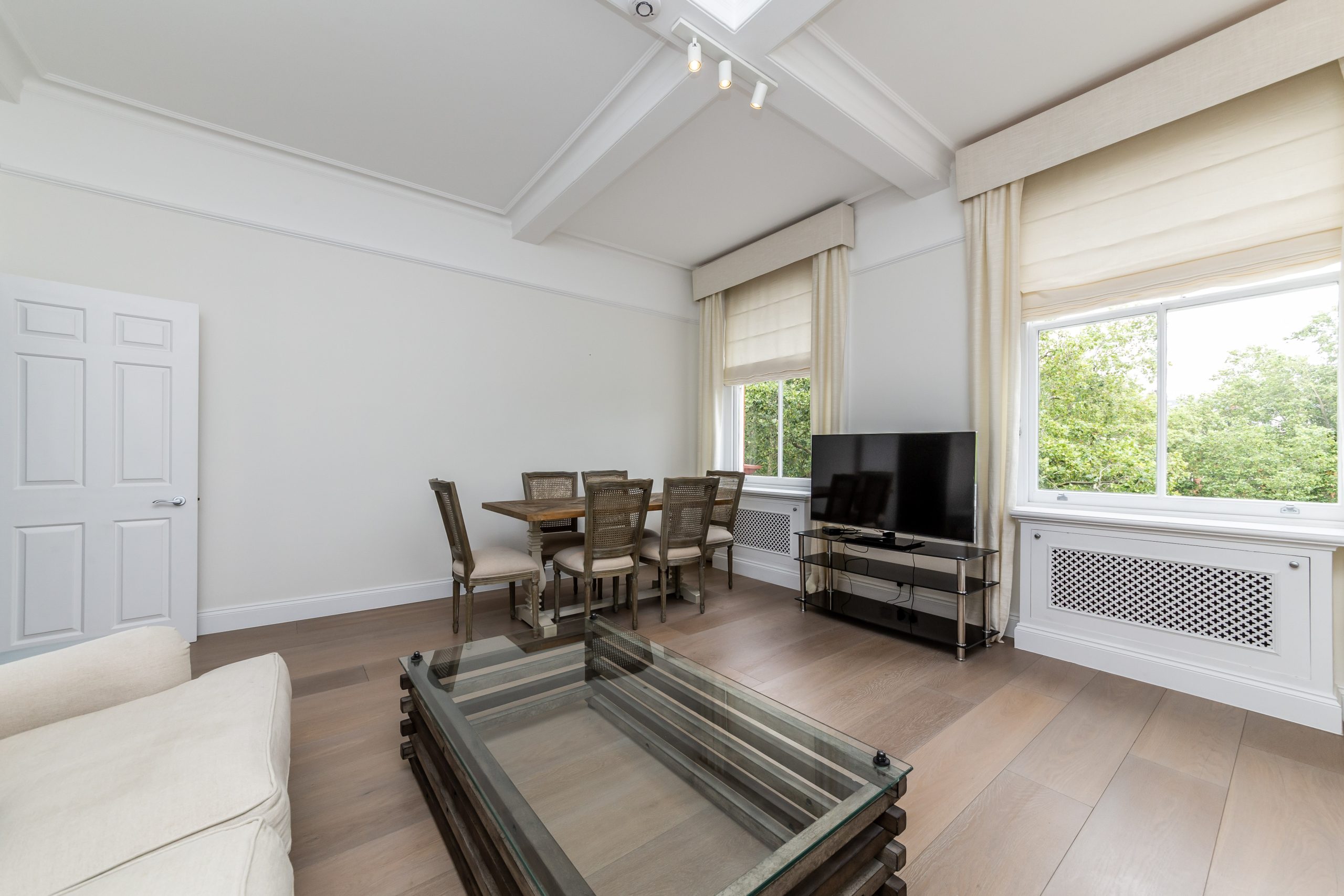 2-Flat 6, 58 Cadogan Square, London, SW1X 0JW--2