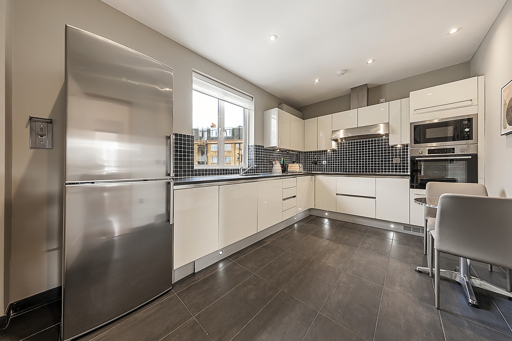 279746ba-aae1-4390-a81a-7356f999703d-2000