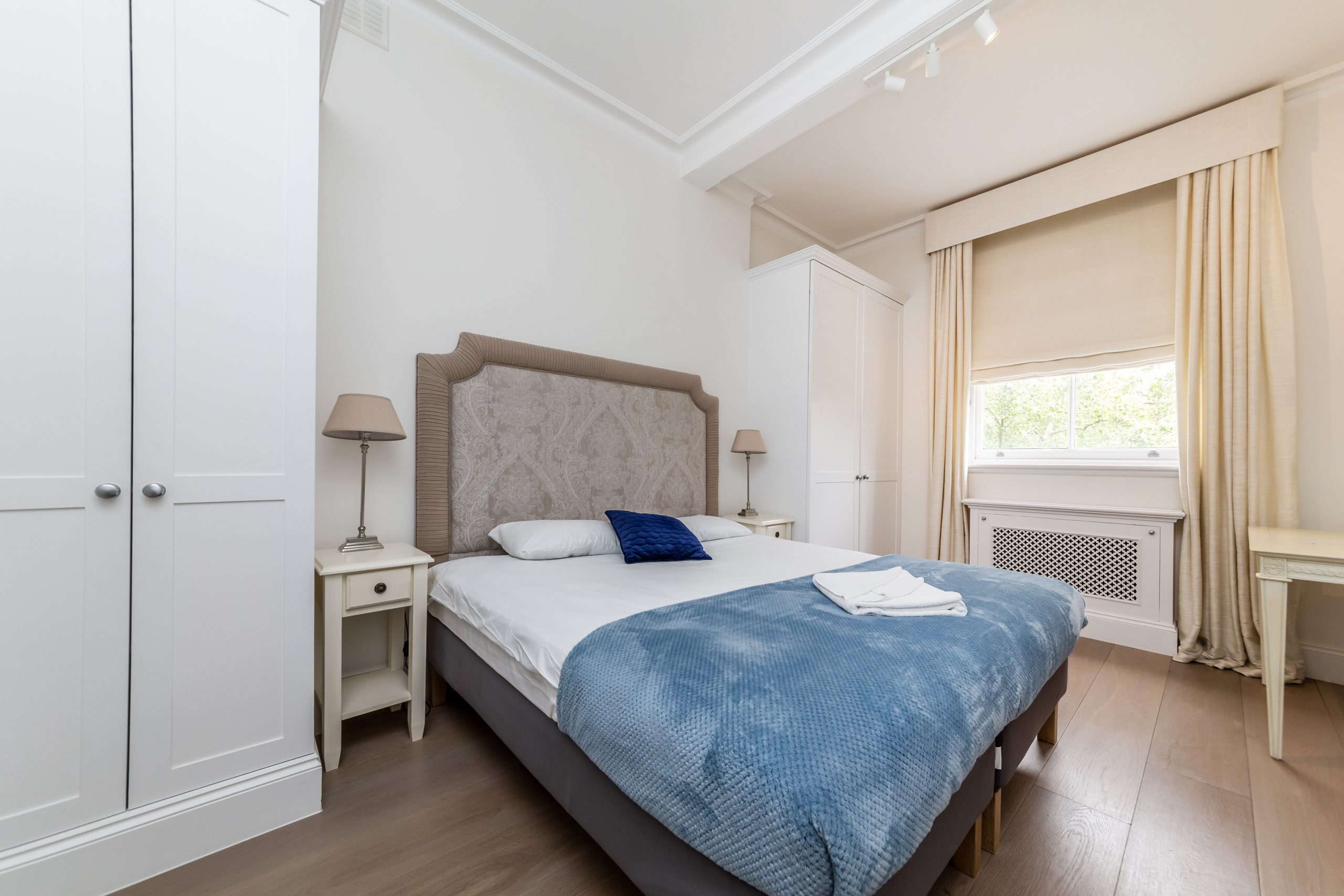 5-Flat 6, 58 Cadogan Square, London, SW1X 0JW--5