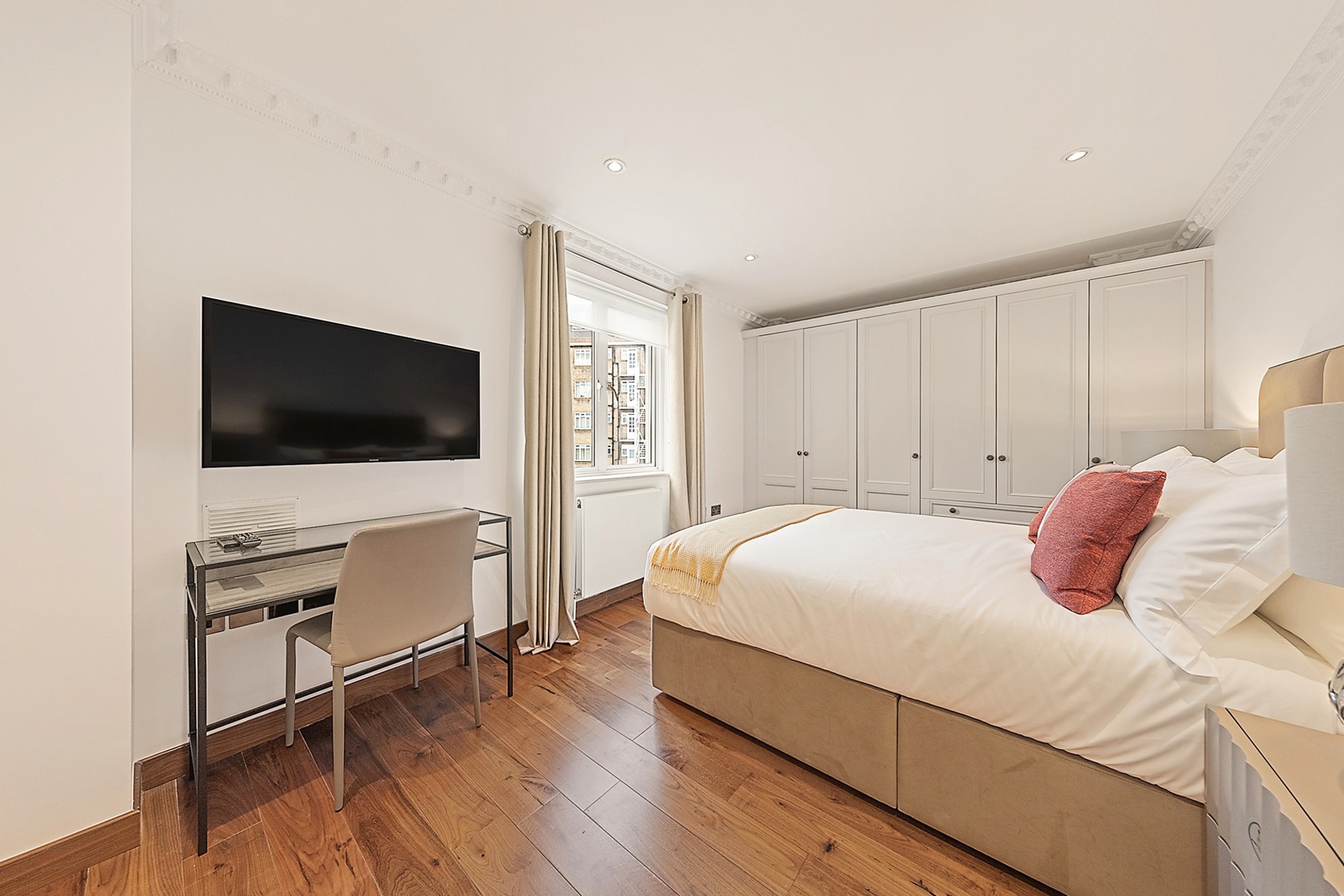 7542a7c8-f26c-4ea5-9226-f315ff20c8cc-2000