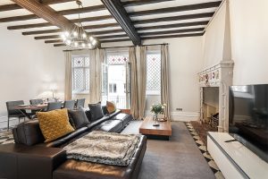 Bright Property Near Battersea Park, Surrounded by Scenic River Walks