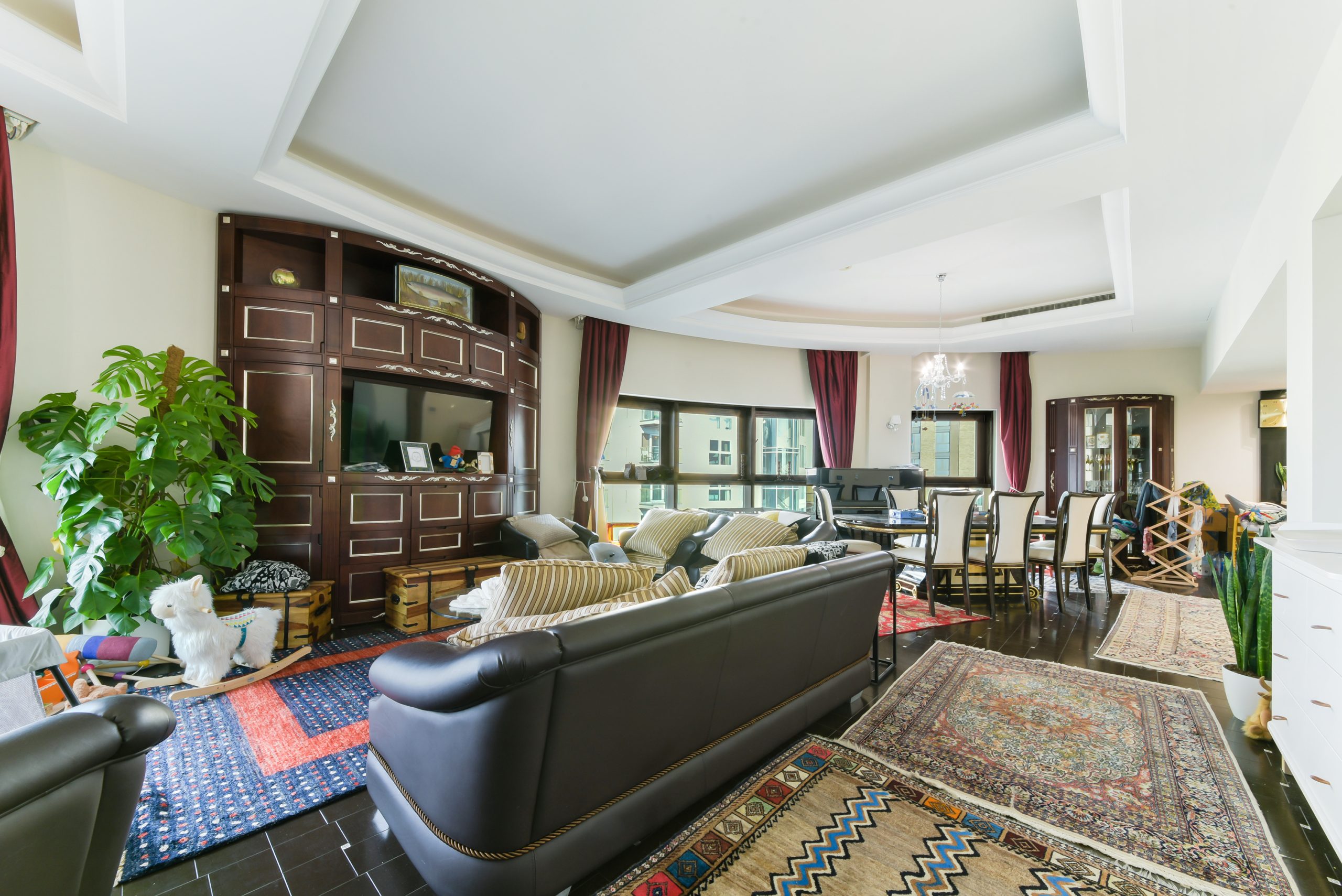 VICENTIA COURT, 74- (5)