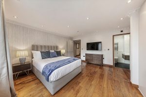 f5b30d16-f573-440c-a379-d56a89d3b05b-2000