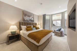 fa2a5359-4001-4722-8c79-c22a470e3507-2000