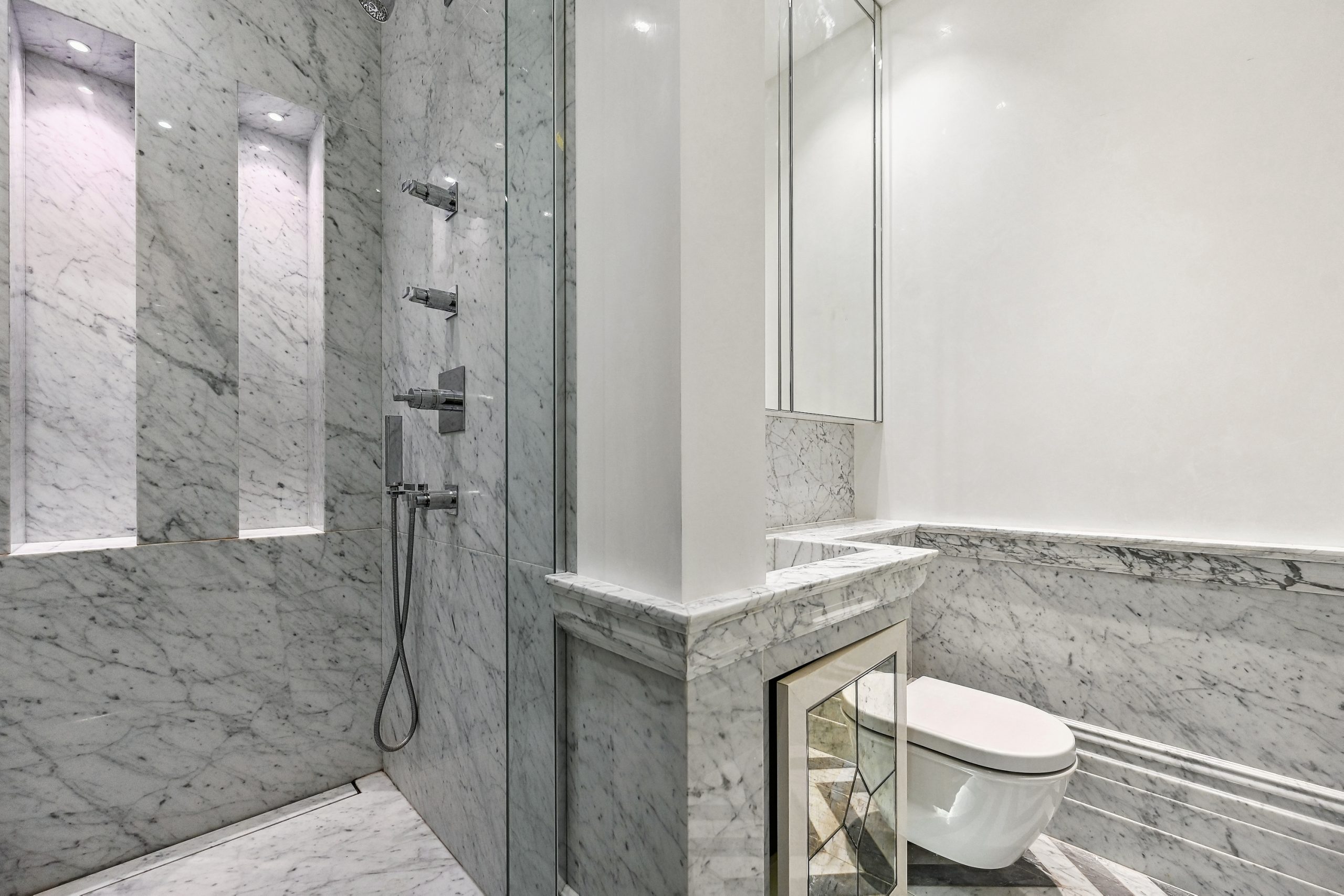 Flat 12, 56 Pont Street (13)