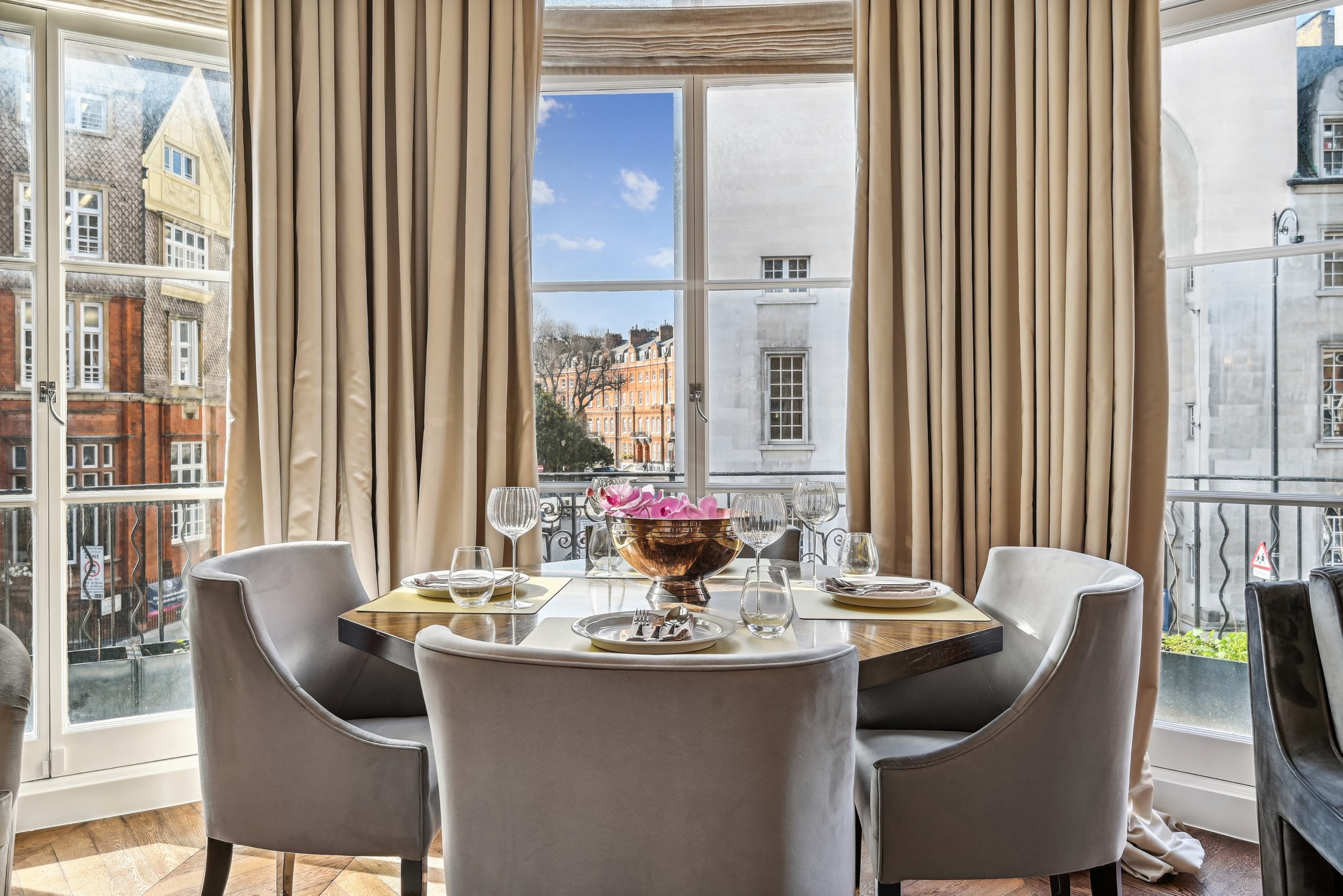 Flat 12, 56 Pont Street (3)