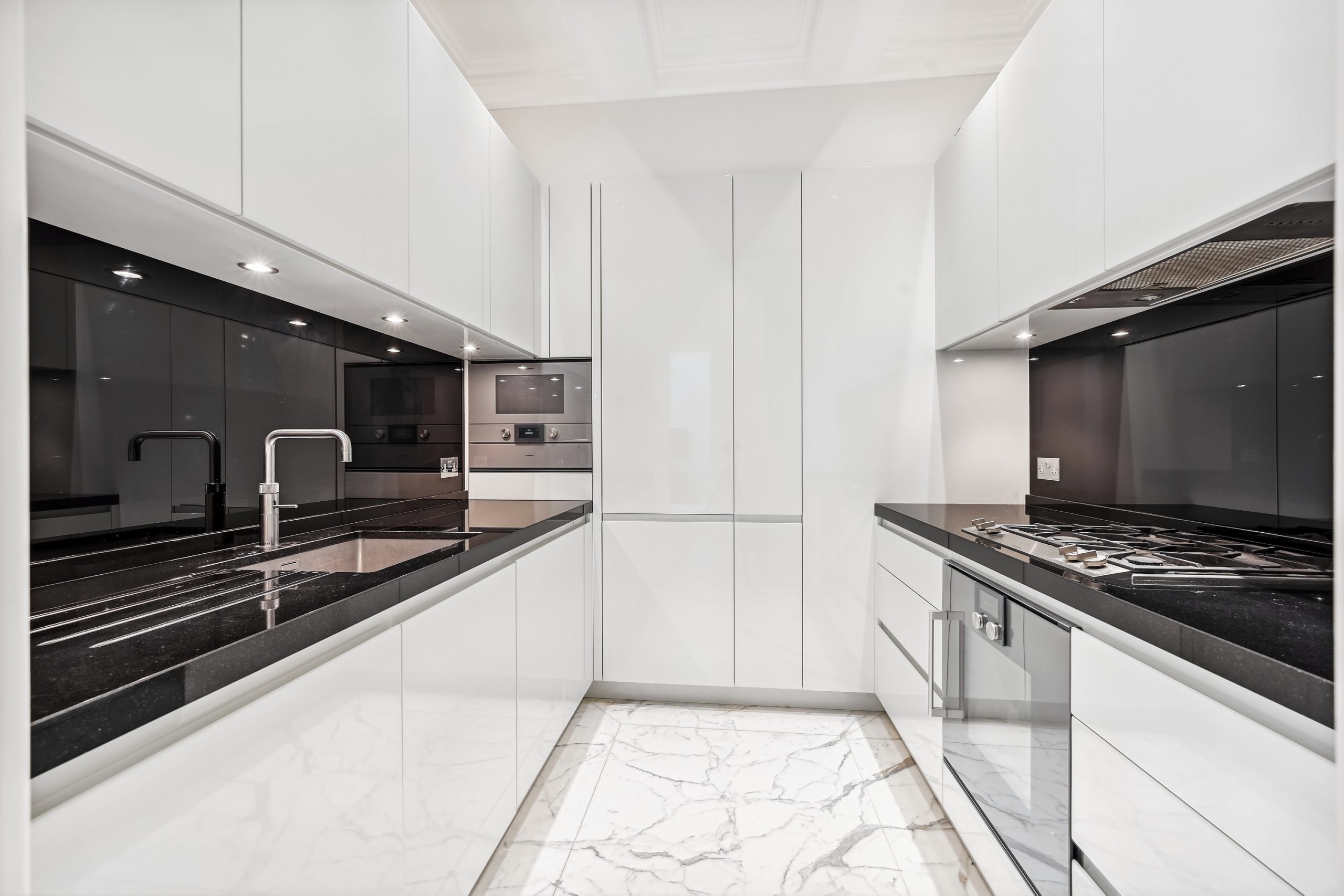 Flat 12, 56 Pont Street (6)