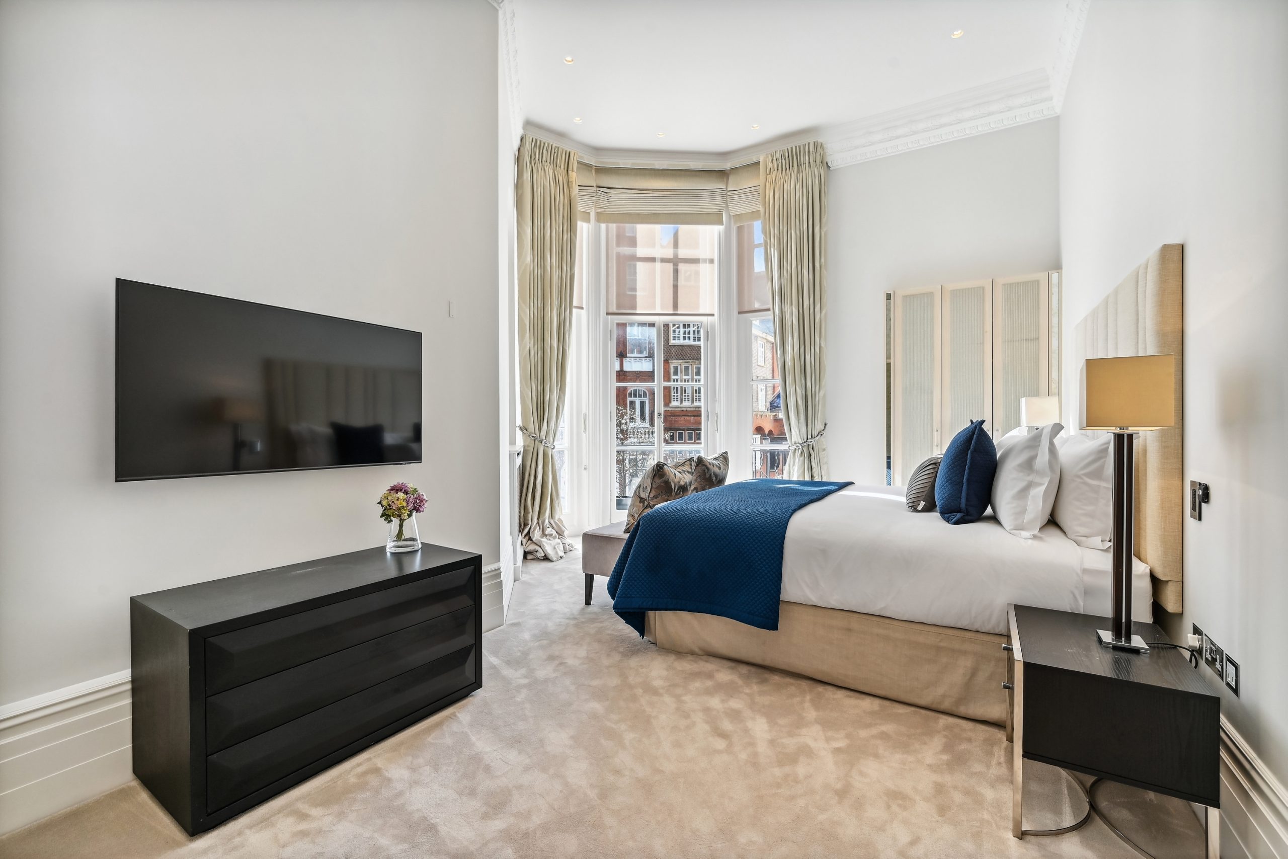 Flat 12, 56 Pont Street (7)