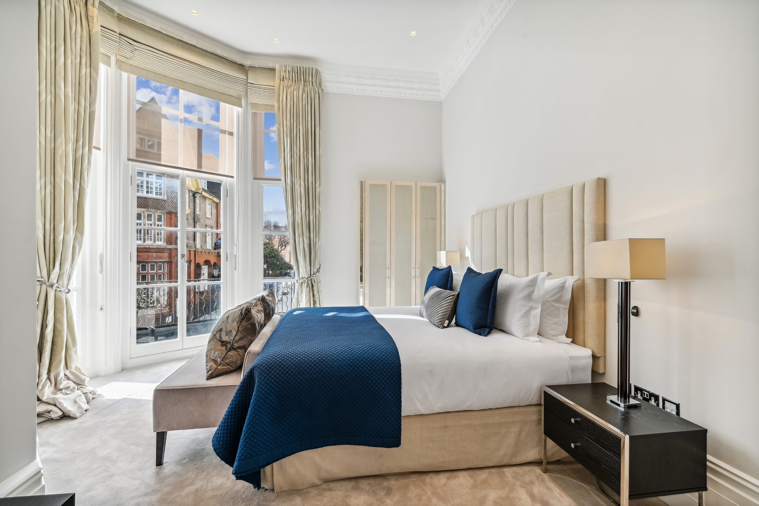 Flat 12, 56 Pont Street (8)