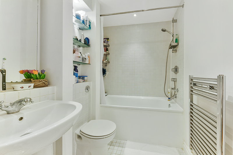 ST DAVIDS SQUARE, 355 (8)