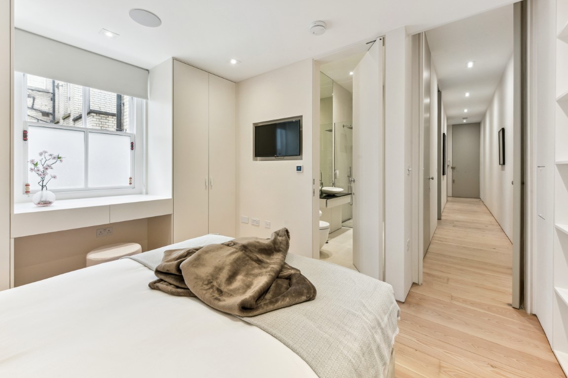 South Audley Street (16) (Medium)