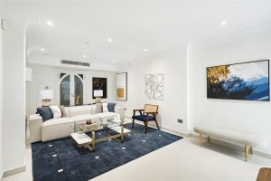 111863_CLV201789_L_IMG_03_0000