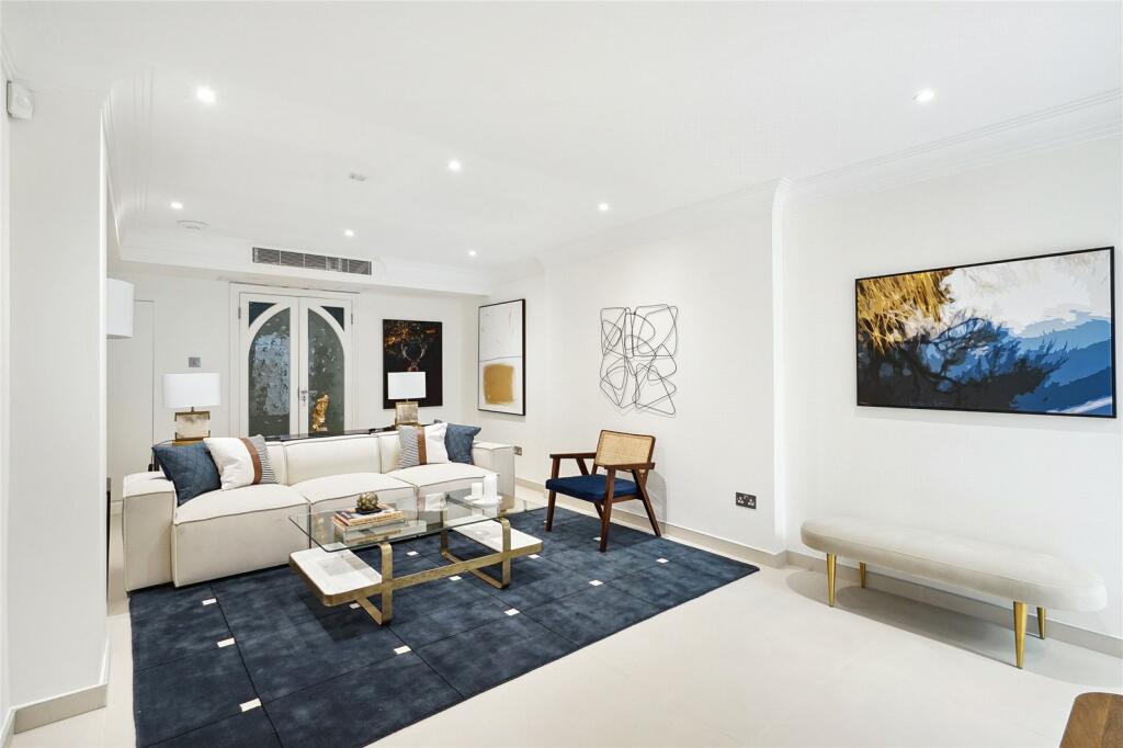 111863_CLV201789_L_IMG_03_0000