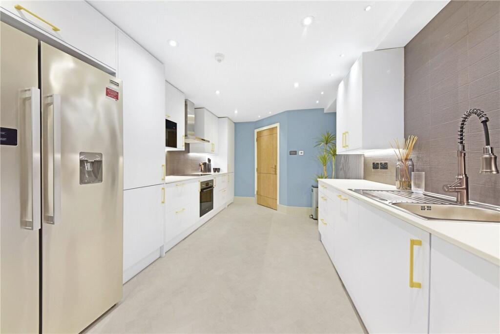 48606_MYL230090_L_IMG_24_0000