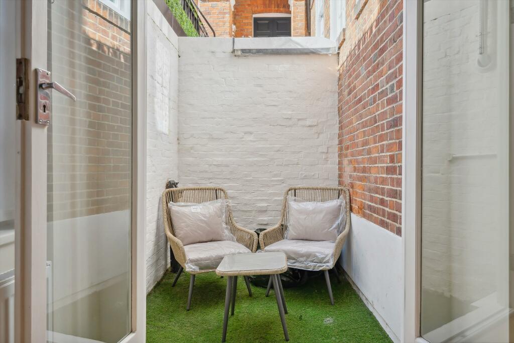 52347_BEQ012346264_IMG_05_0000