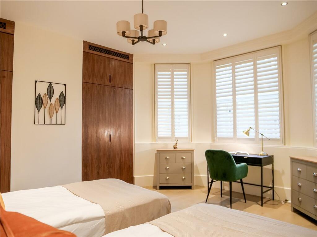 86681_SHP002A55_IMG_08_0000