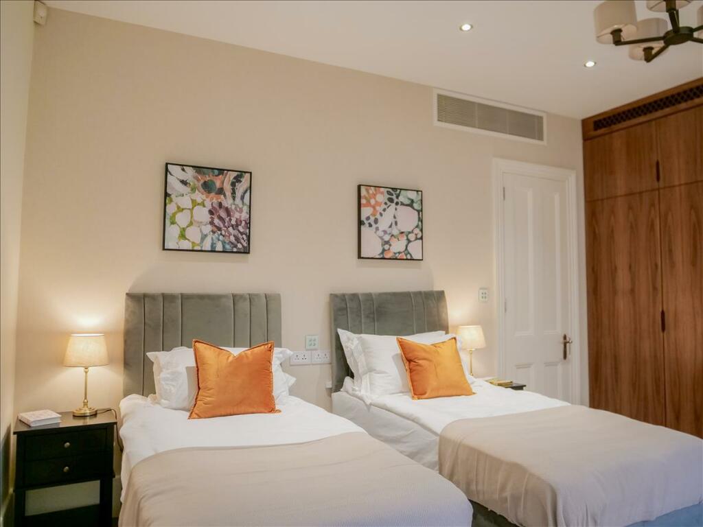 86681_SHP002A55_IMG_09_0000