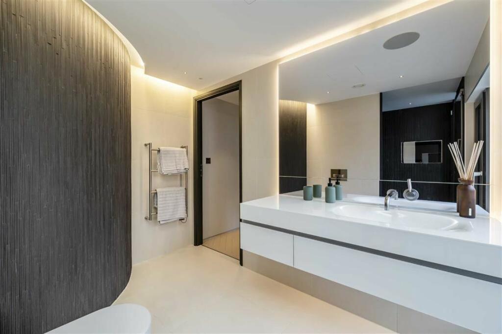 156875_32705051_IMG_05_0000