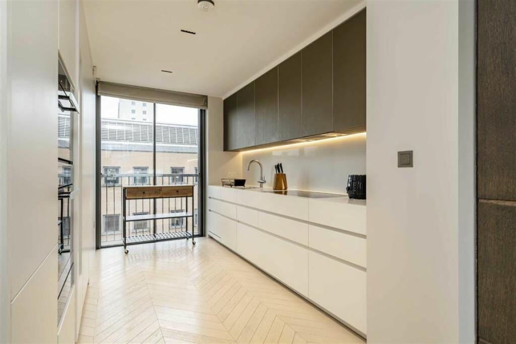 156875_32705051_IMG_08_0000