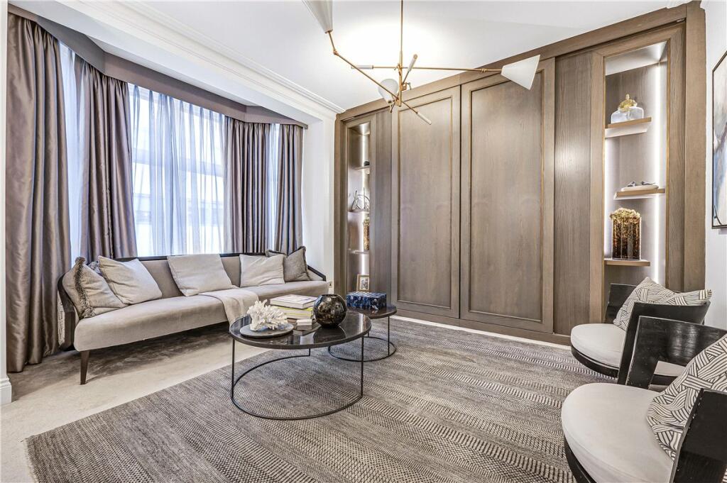 48573_HOP230111_L_IMG_02_0000