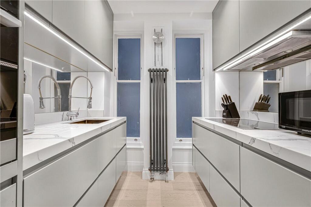 48573_HOP230111_L_IMG_07_0000