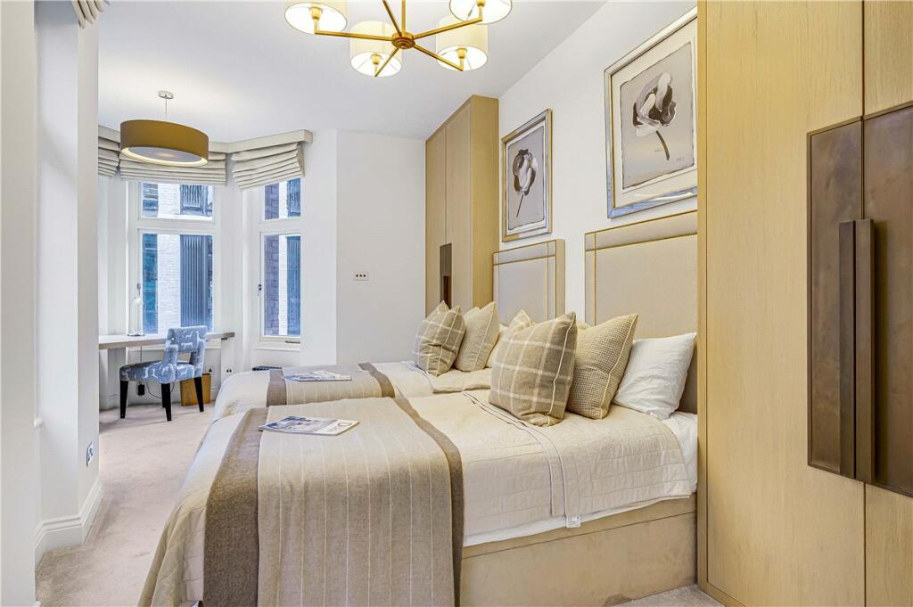 48573_HOP230111_L_IMG_14_0000