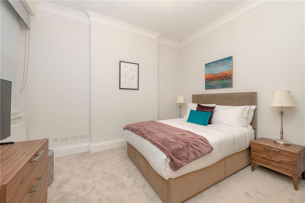 48612_MLE230033_L_IMG_06_0000