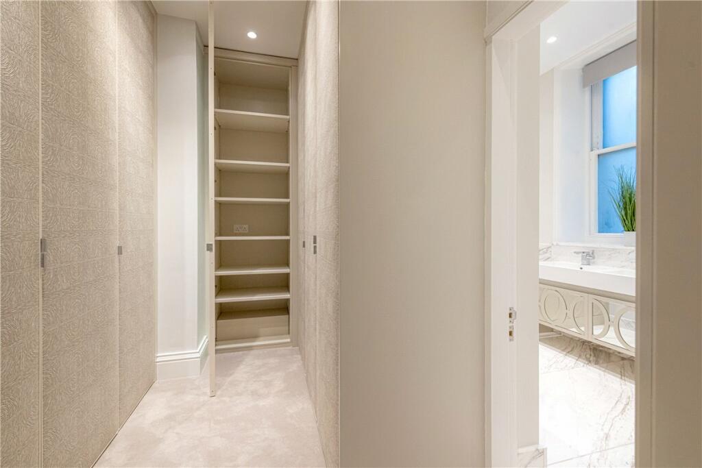 48612_MLE230033_L_IMG_23_0000