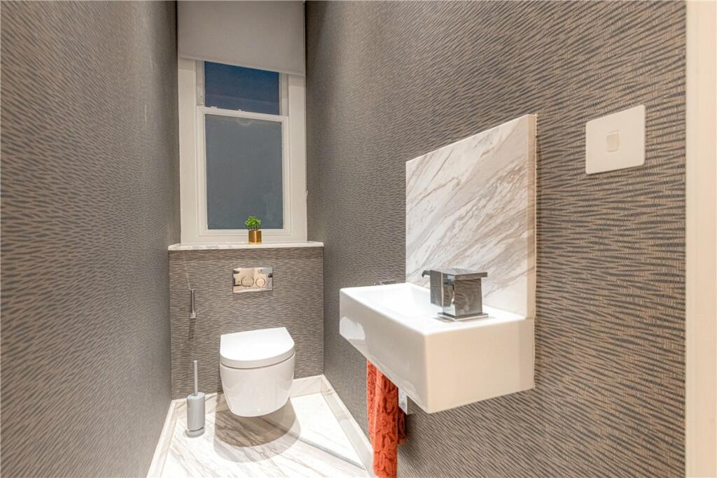 48612_MLE230033_L_IMG_24_0000