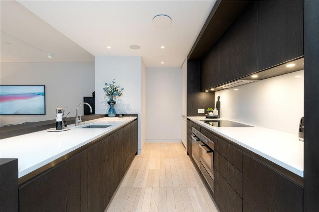 48612_MLE230098_L_IMG_15_0000