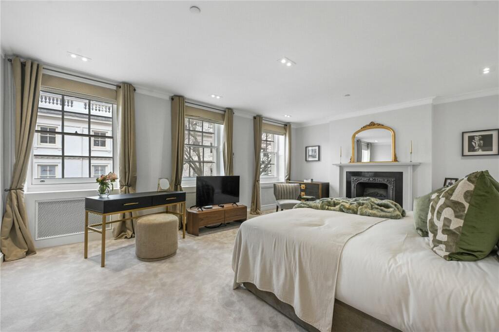 255503_SRL240010_L_IMG_05_0000