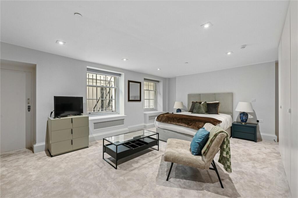 255503_SRL240010_L_IMG_22_0000