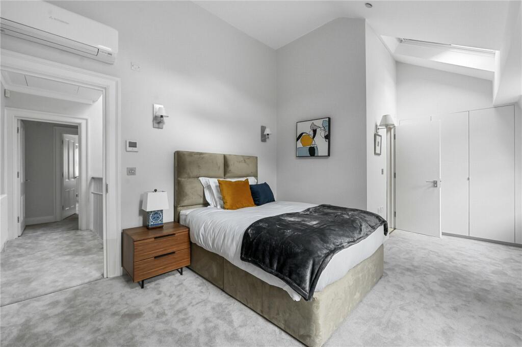 255503_SRL240010_L_IMG_26_0000