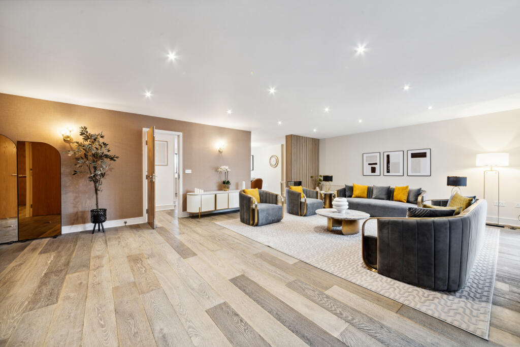 44510_KYC240019_L_IMG_00_0000