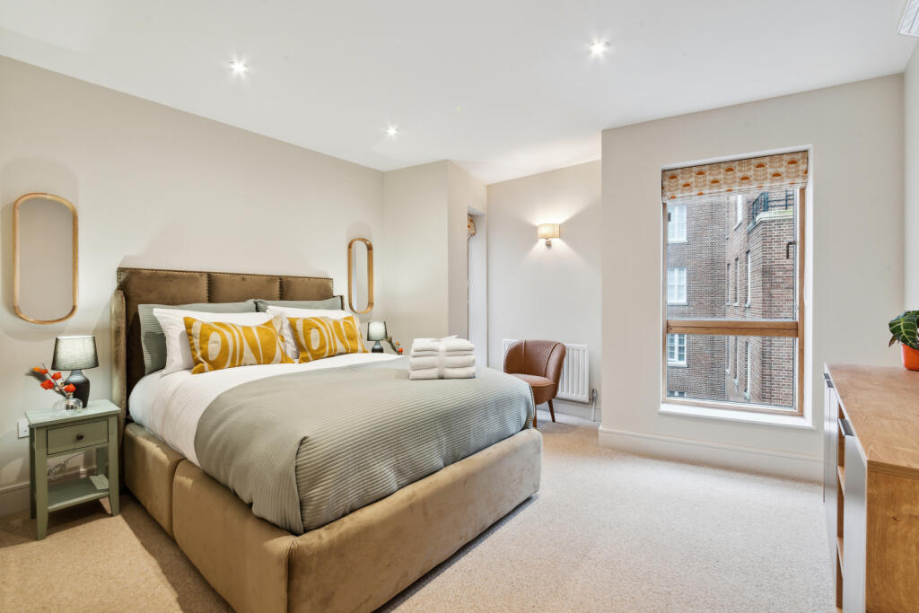 44510_KYC240019_L_IMG_02_0000