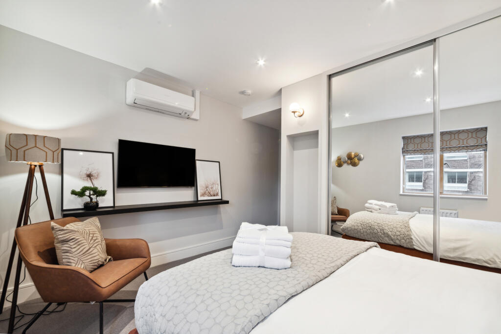 44510_KYC240019_L_IMG_15_0000