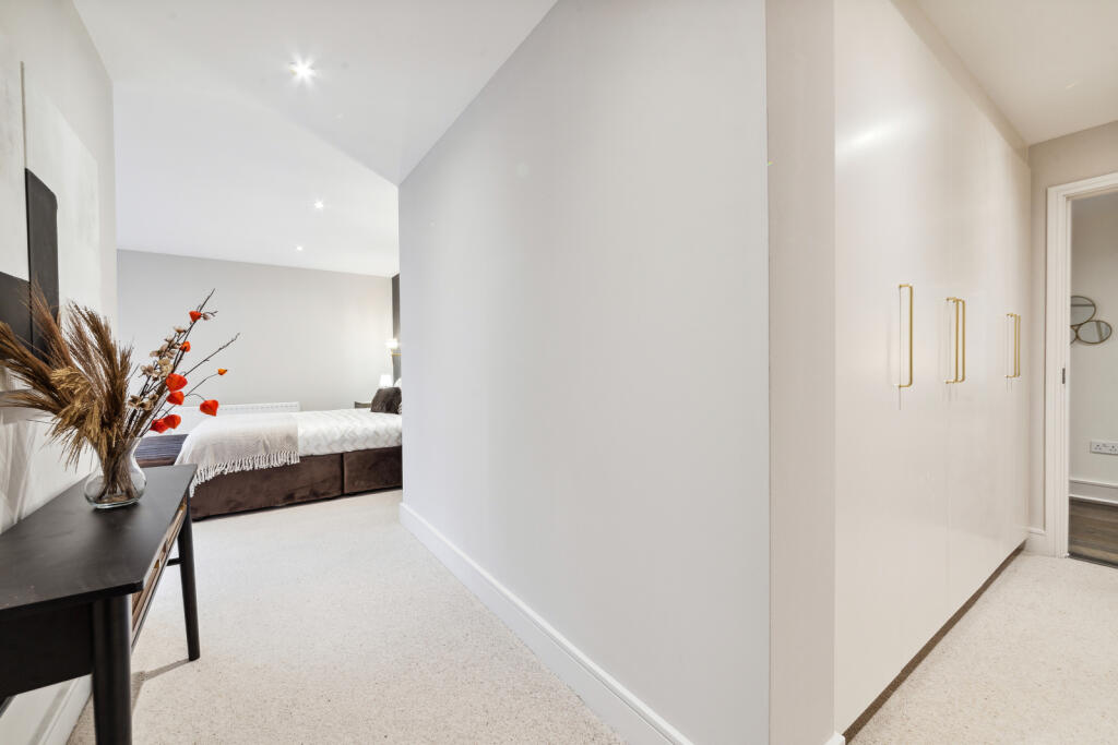 44510_KYC240019_L_IMG_17_0000