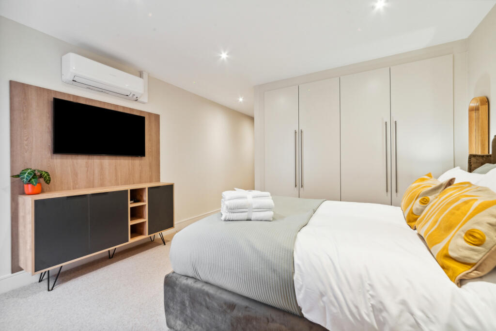 44510_KYC240019_L_IMG_24_0000