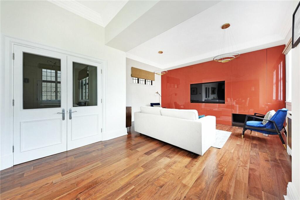 48606_MYL240015_L_IMG_09_0000