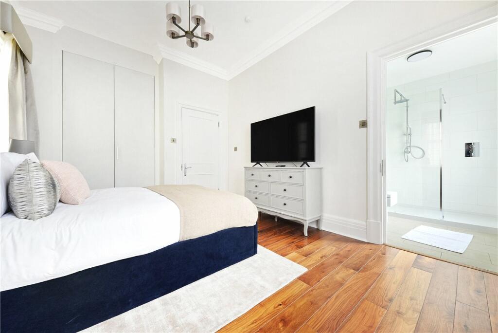 48606_MYL240015_L_IMG_16_0000