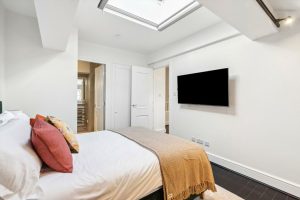 63083_MRQ012486879_IMG_08_0000