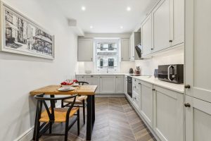 63083_MRQ012469032_IMG_03_0000