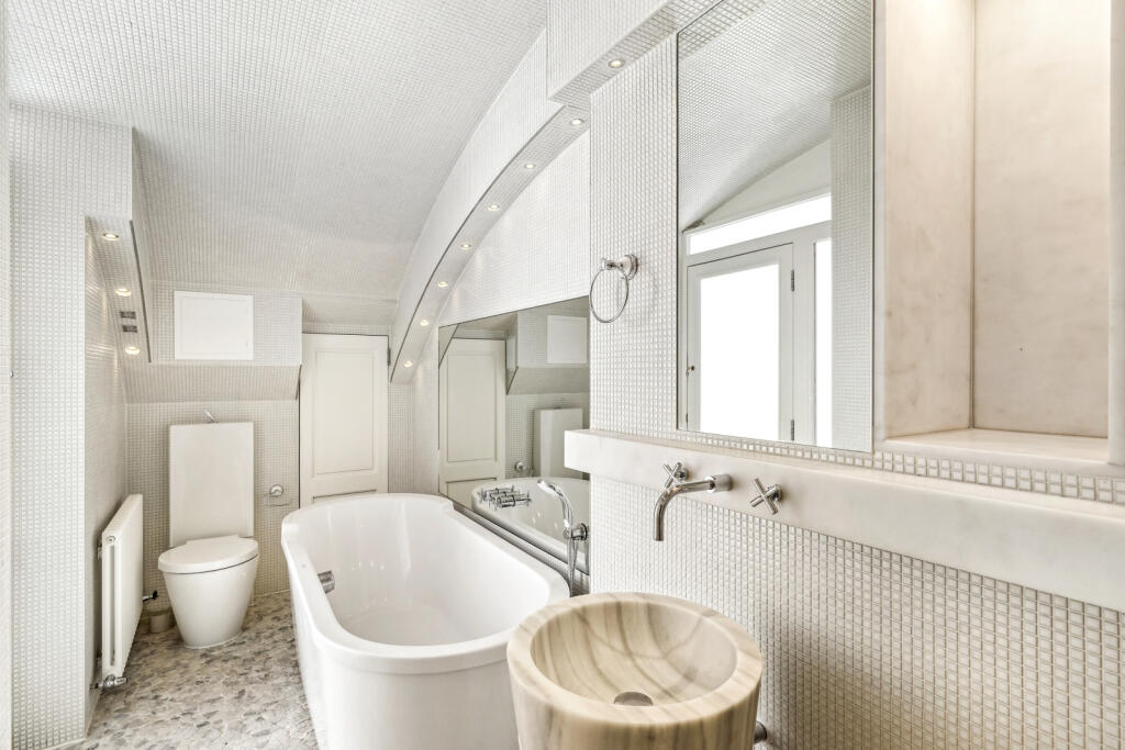 43428_KYC240108_L_IMG_03_0000