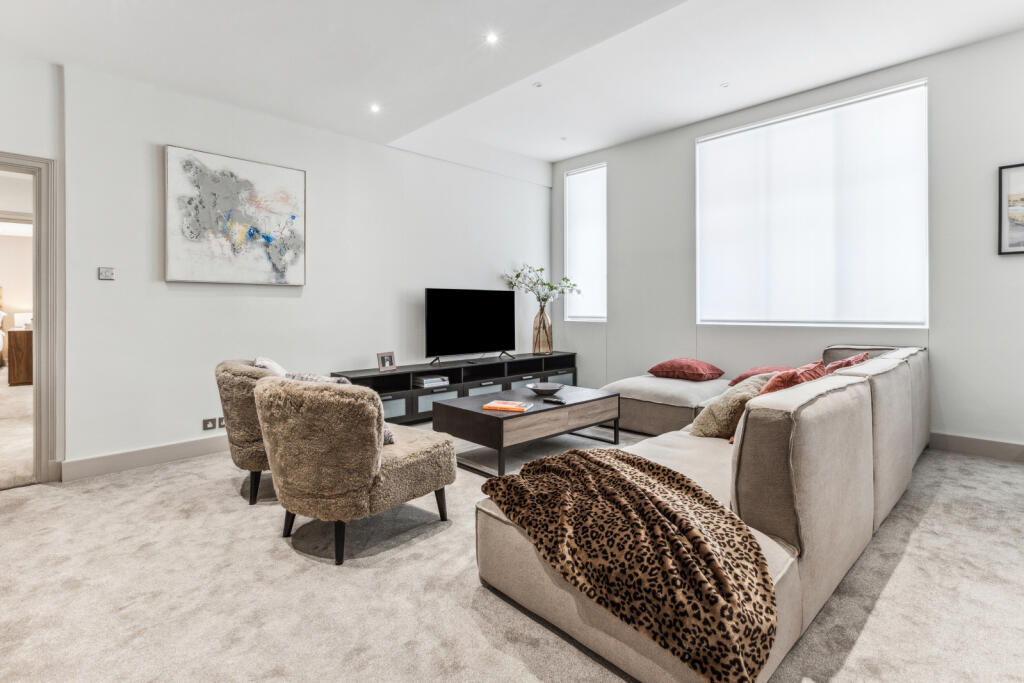 44510_KYC240151_L_IMG_08_0000