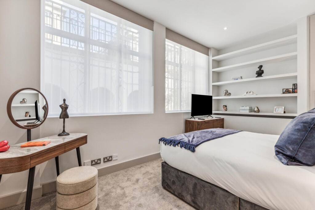 44510_KYC240151_L_IMG_13_0000