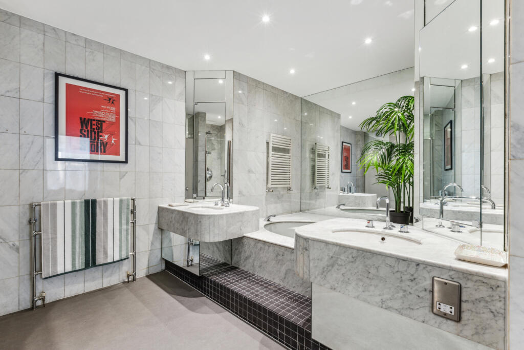 44510_KYC240151_L_IMG_16_0000