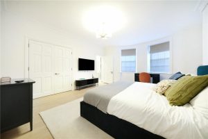 48606_MYL240041_L_IMG_14_0000