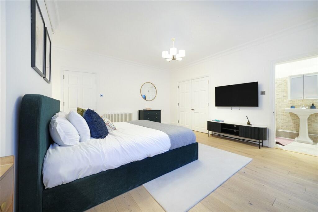 48606_MYL240041_L_IMG_16_0000